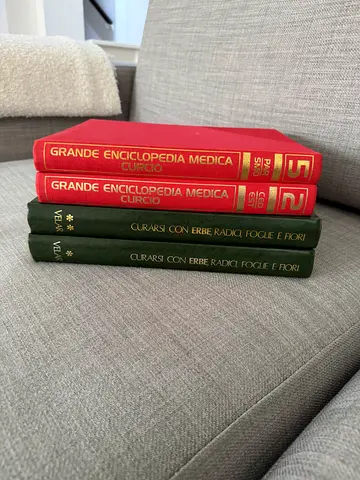Set of 4 Vintage Medical/Health Reference Books (Italian)