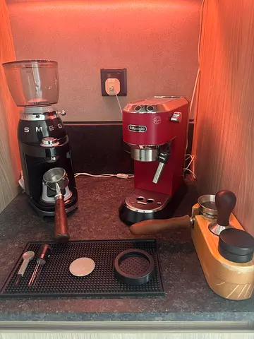 SMEG grinder  DeLonghi Espresso Machine (Red)  barista set