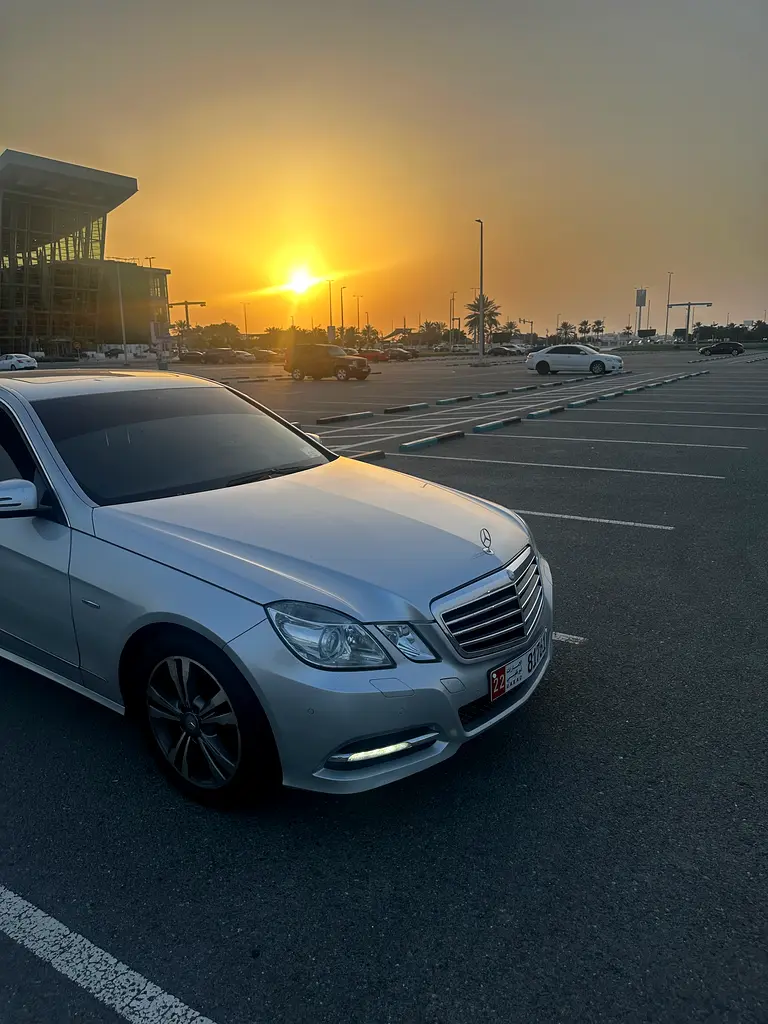 Mercedes-Benz E-Class 2011 — photo 1 of 6