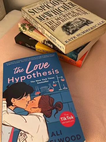 The love Hypothesis Book