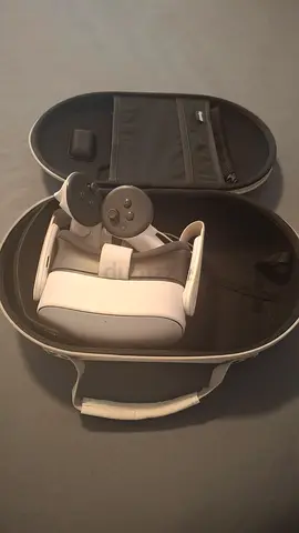 Used Oculus/Meta Quest 3S VR Headset with Carrying Case