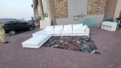 Minotti L Shape Sofa Beige Large White Modular L-Shape Sofa with Accent Rug