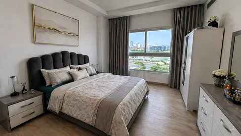 50% OFF Queen size bed + back-support mattress + 2 bedside commodes + wardrobe + mirrors + dresser