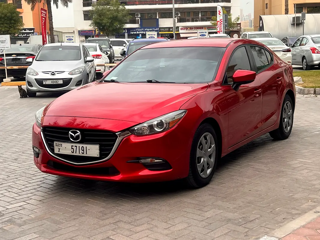 Mazda 3 2018 — photo 1 of 12