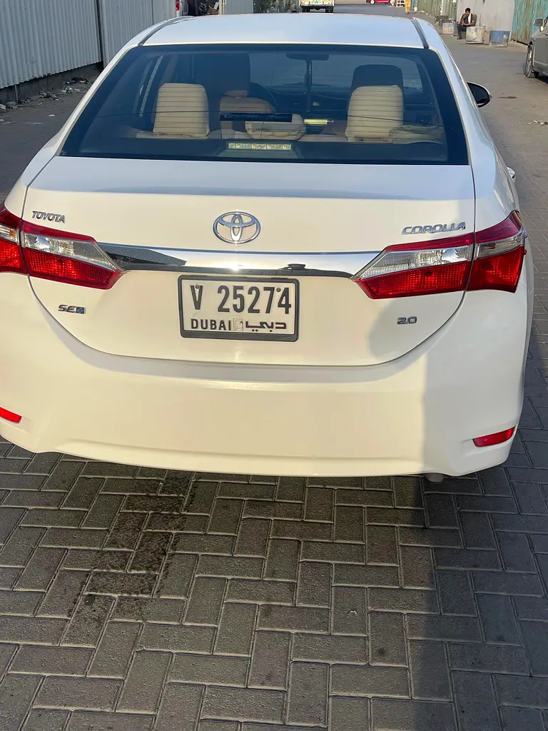 Toyota Corolla 2015 — photo 1 of 19