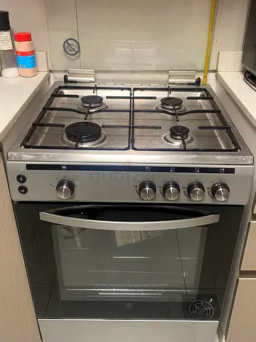 Gas Free Standing Cooker with four butners