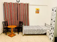 Executive Male Room Available – Khalifa Street,