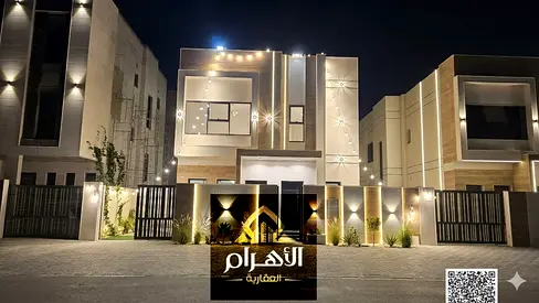 اول ساكن و 4 غرف نوم ماستر كبار مع خزائن الملابس ومجلس كبير مع المغاسل ماستر وصاله كبيره ماستر ومطبخ مودرن مميز وتراس مميز و تشطيبات راقي اوروبي