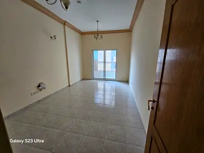 -غرفه وصاله مع بلكونه-اطلاله علي الحديقه-سكن عائلي-1حمام-مطبخ كبير-مساحات واسعه-قريبه علي مخرج دبي-موقع مميز-4شيكات