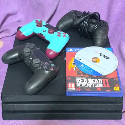 PS4 PRO 1TB 3 CONTROLLER + 2 GAME