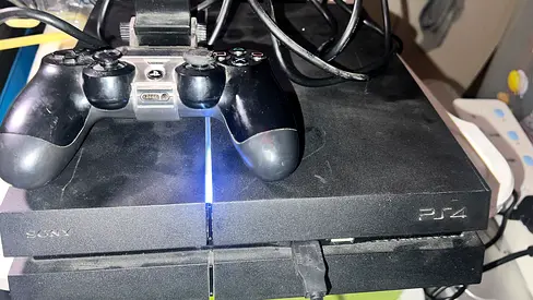 PS4 1TB goldenHEN with 14 game and can be downloaded any game