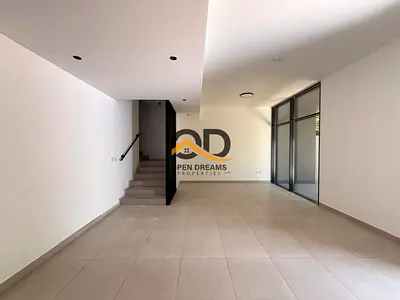 Experience the Stunning 4Bed TH in Robinia