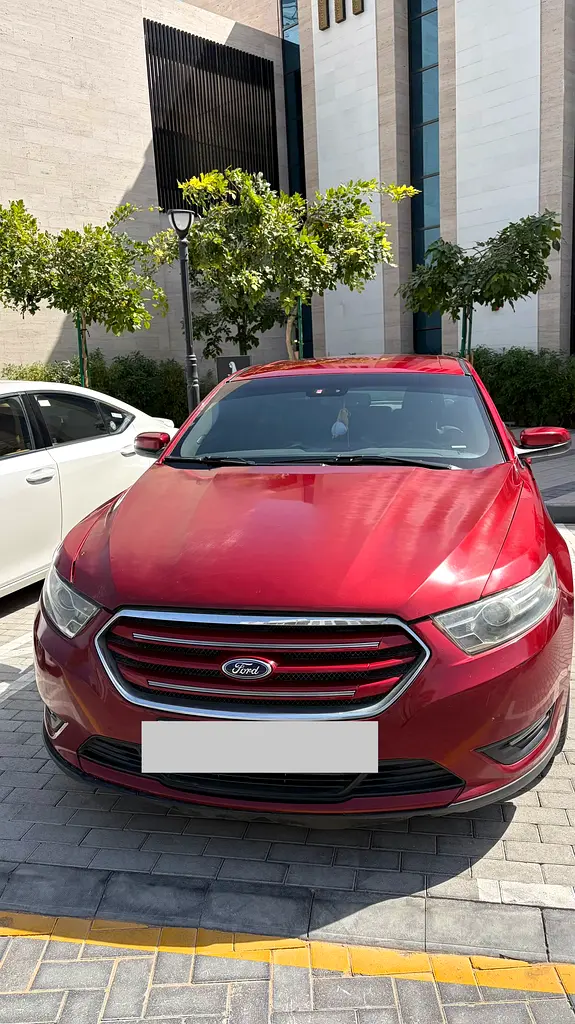 Ford Taurus 2015 — photo 1 of 7