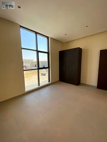 غرفتين وصالة / مساحة ممتازة / اول ساكن / تشطيب راقي / ماركت / سهل الخروج لدبي و الشارقة
