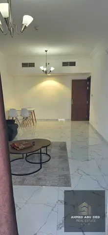 للبيع 2BHK في Oasis Tower 2 – طابق 25، مساحة 1660 قدم². سعر 811,206 درهم، دفعة 380,035، المتبقي 431,171، قسط 9,175 شهريًا. مواقف، مسبح، جيم، موقع مميز