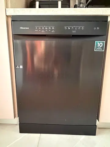 Hisense Built-in Dishwasher - Black, Good Working Condition