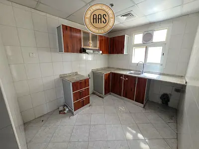 Spacious very nice 1bhk apartments with 2bathroom parking family building Rent 38k