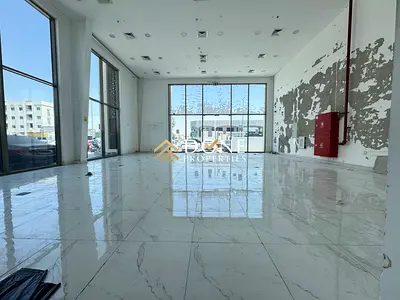 Magazine floor ! Corner shop with at prime location for businesses