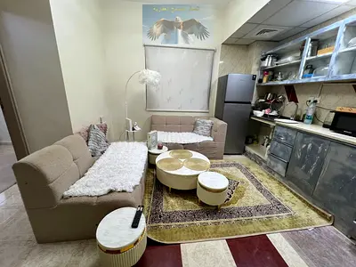 اجمل غرفه وصاله مفروش بالقاسميه\تكيف مركزي\خزائن بالحائط\فرش جديد تاني ساكن\موقع مميز قريب من كل الخدمات
