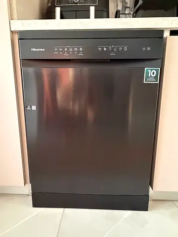 Hisense Built-in Dishwasher - Black, Good Working Condition