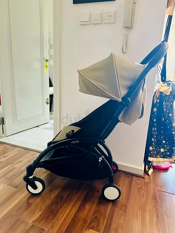 BabyZen (Stokke) YoYo. Lightweight stroller in good condition — adjustable canopy, 5-point harness