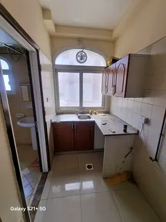 Al Ghuwair – Sharjah Next to MNC Hospital A prime location close to all services 🏠 Studio with 