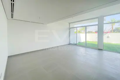 VACANT | SINGLE ROW | WELL MAINTAINED