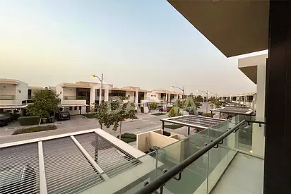 Spacious Unit | Private Garden | Ready to View