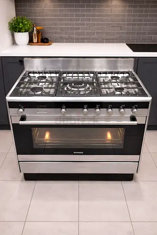 Siemens 90cm Stainless Steel Gas Range with electric Oven — Good Working Condition