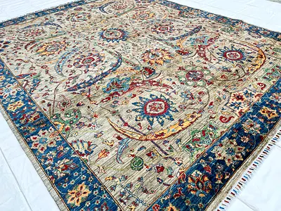 250 x 300 cm // Handmade Sickle Leaf Wool Carpet