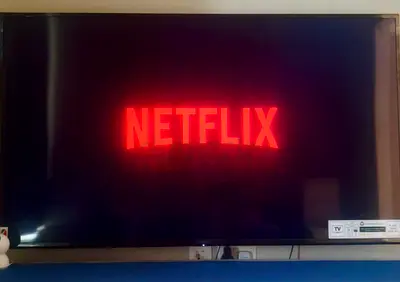 65 inch LED Smart TV - Excellent condition, Netflix, Prime Ready