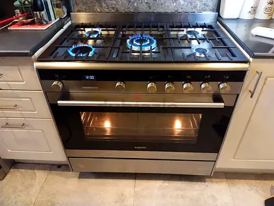 Siemens latest model iq500 5 burner gass/electric top gass oven electric dual fan cooking range 90cm