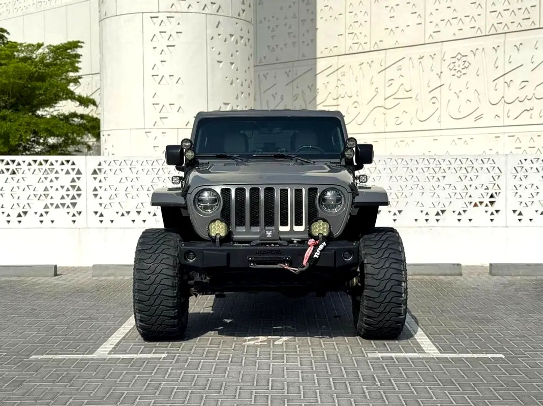 Jeep Wrangler 2021 — photo 1 of 20