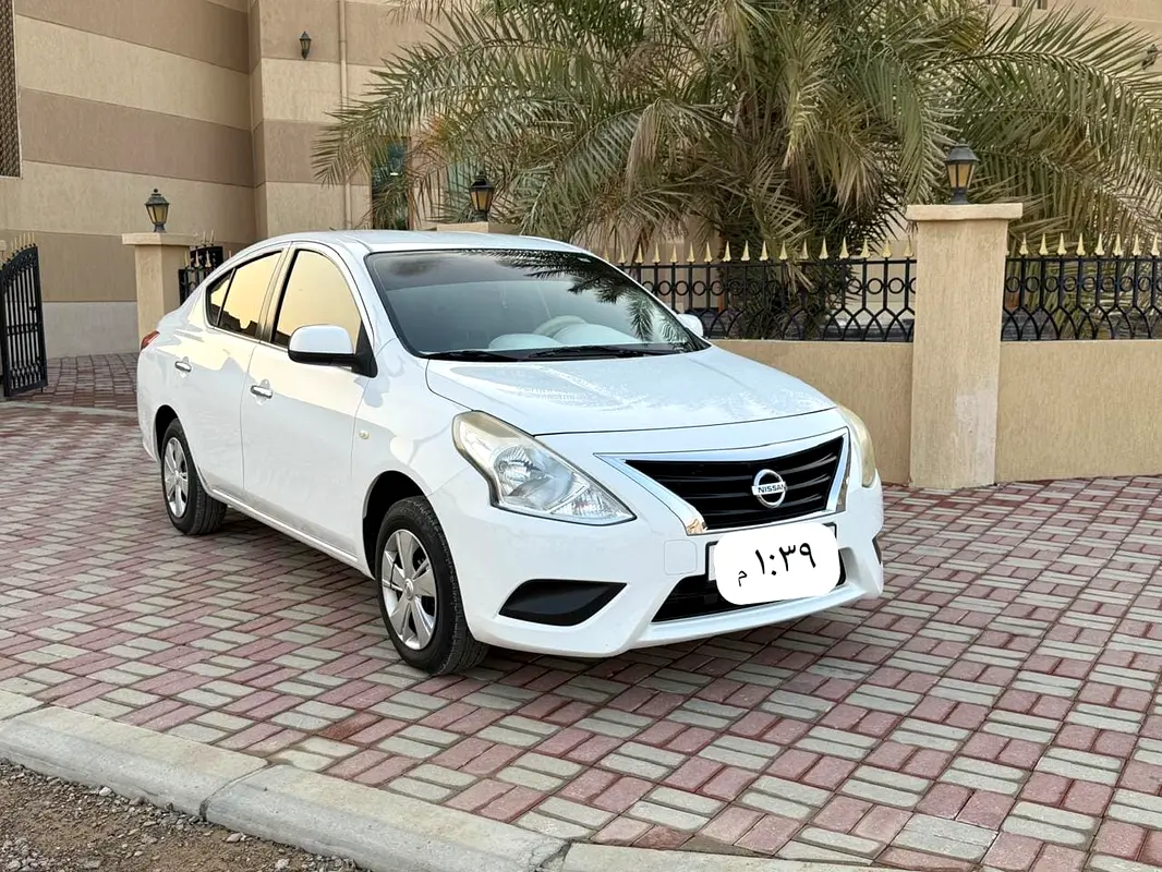 Nissan Sunny 2016 — photo 1 of 7