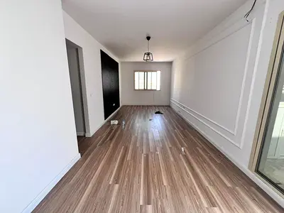 غرفتين وصاله _الجرف 3 عجمان _تكييف مركزي _ارضيه باركيه _رووف خاص