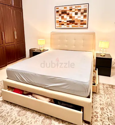 Queen Bed with mattress (160x200)
