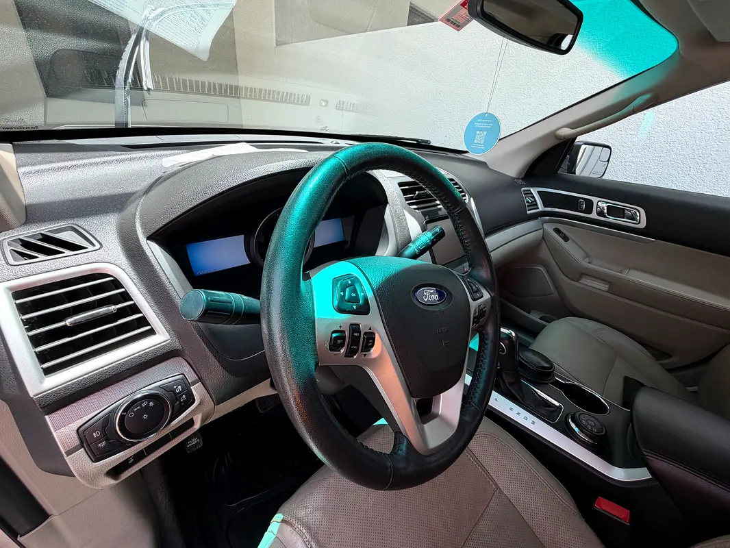 Ford Explorer 2015 — photo 1 of 8