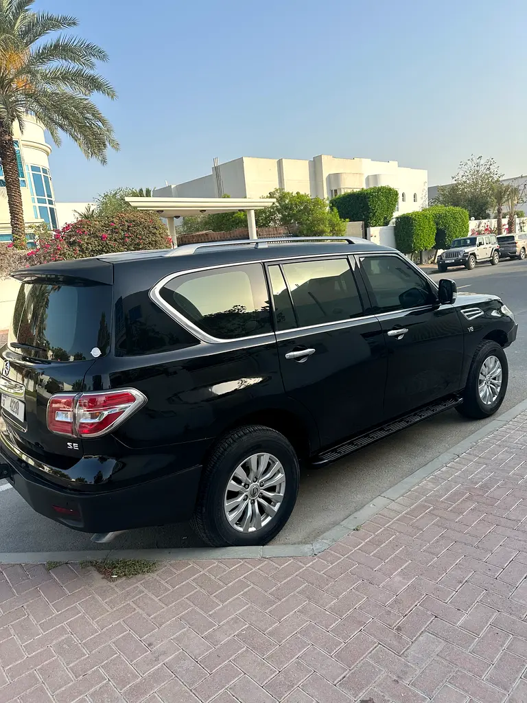 Nissan Patrol 2016 — photo 1 of 10