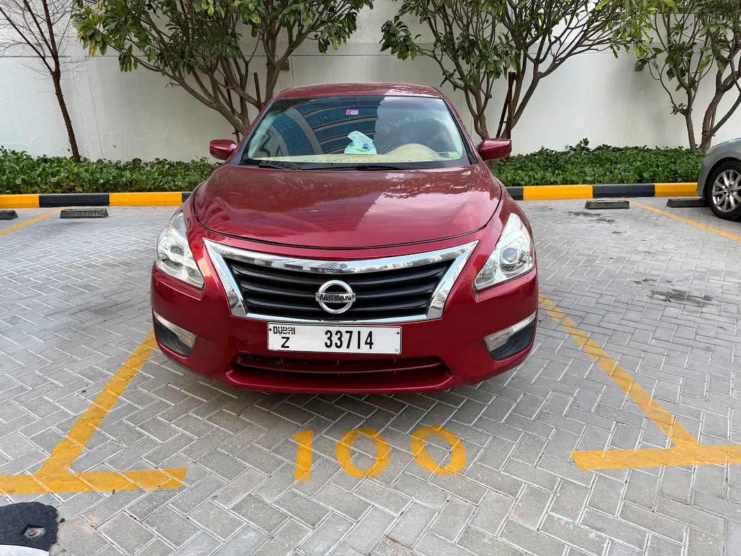 Nissan Altima 2015 — photo 1 of 8