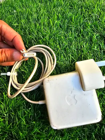 Apple MacBook MagSafe Power Adapter (Used) - 85W-style charger