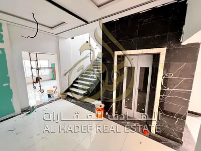 غرف ماستر مع خزائن حائط  ▪️ مطبخ أمريكي  ▪️ غرفة خادمة  ▪️ غرفة غسيل 💰 الإيجار السنوي:  ▪️ 150,000 درهم (4 دفعات)  ▪️ 140,000 درهم (دفعة واحدة) 🔹 ال