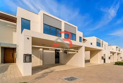 Single Row | Near to Pool & Park | Notice Served