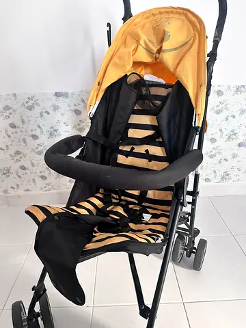 Lightweight yellow and black standard stroller in good condition
