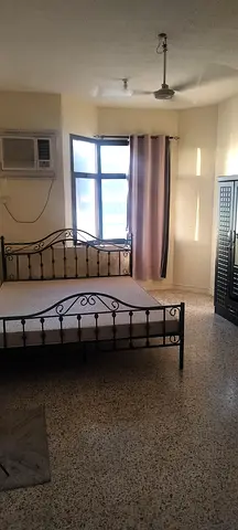 Master room available for rent