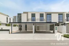 3BR Townhouse | Landscaped | Available June