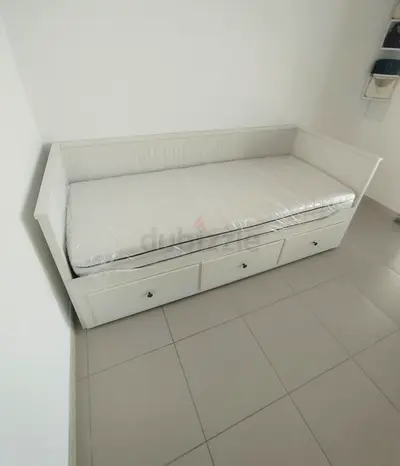 ‎IKEA Hamness  day bed with 3 big storage drawers underneath and with 2 IKEA mattresses