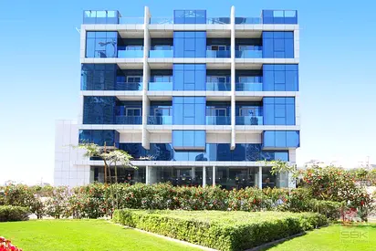One Month Rent Free-Spacious 2 BR Flat