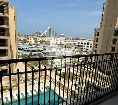 Pool & Skyline View | Mid floor | Ready to move-in
