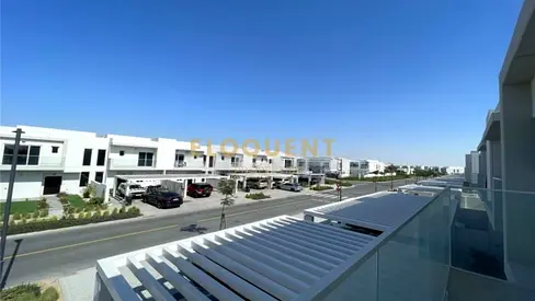 Vacant | End Unit | Prime Location