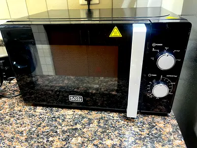 BLACK+DECKER 30L DIGITAL MICROWAVE WITH GRILL